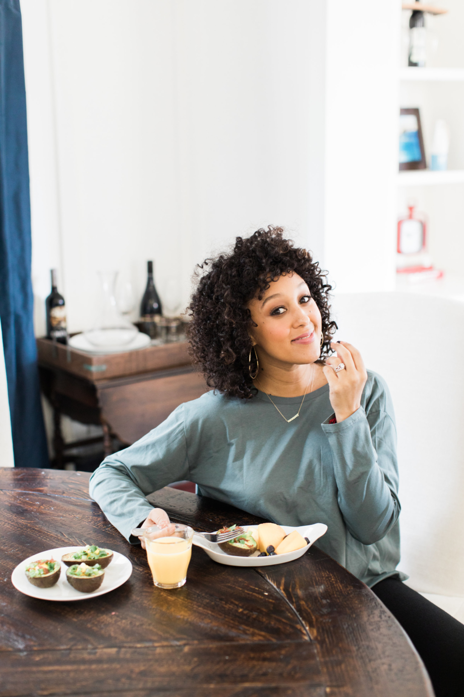 Easy Baked Eggs In Avocados Tamera Mowry